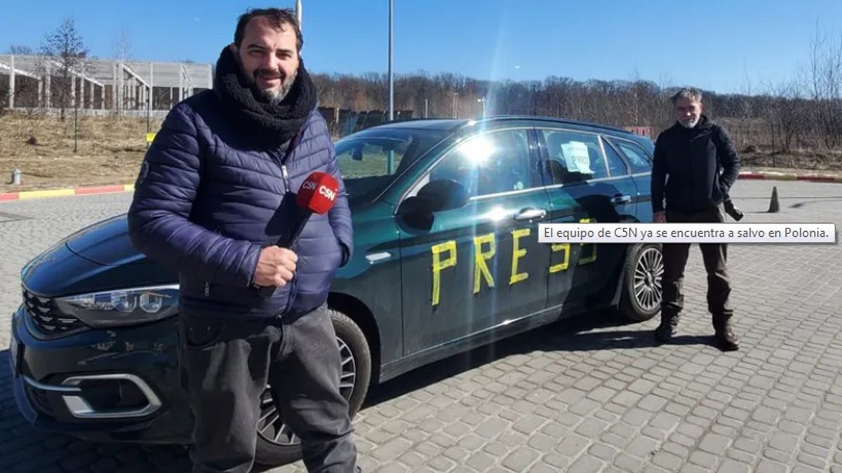 Gabriel Michi y su compañero Le Da Re, ambos de C5N, lo pasaron mal en su llegada Ucrania.