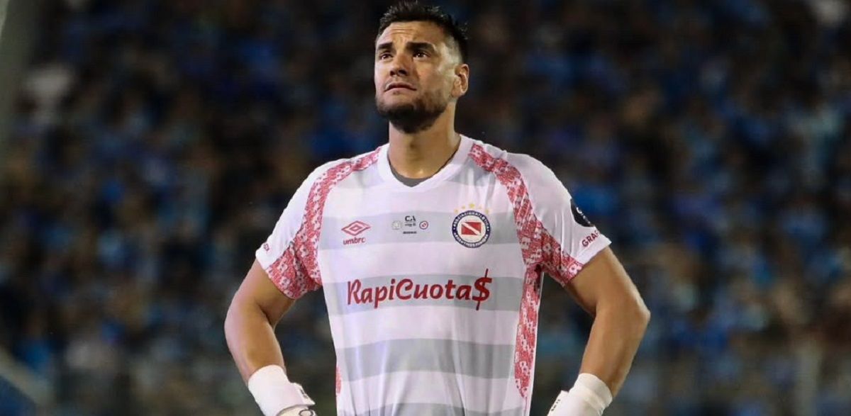 Chiquito Romero colgó los botines luego de su pálido paso por Argentinos Juniors.