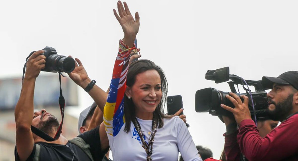 La líder opositora al Gobierno de Venezuela adelantó que no podrá ir a recibir el Premio Nobel de la Paz a Noruega porque vive escondida.