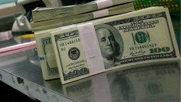El dólar no deja de caer: cedió a $ 15