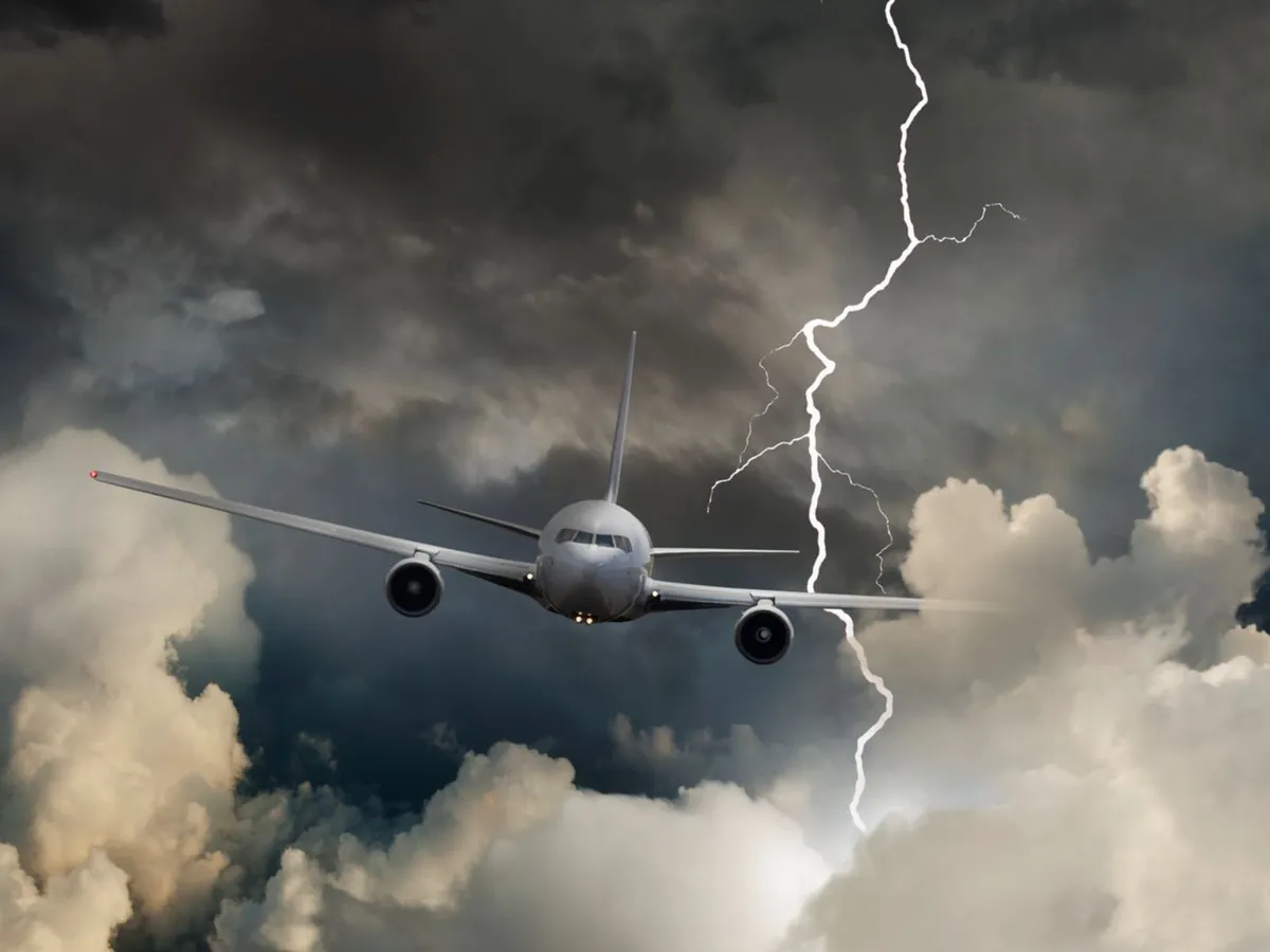 Algunos factores que generan turbulencias son los cambios en la velocidad. Algunos factores que generan turbulencias son los cambios en la velocidad.