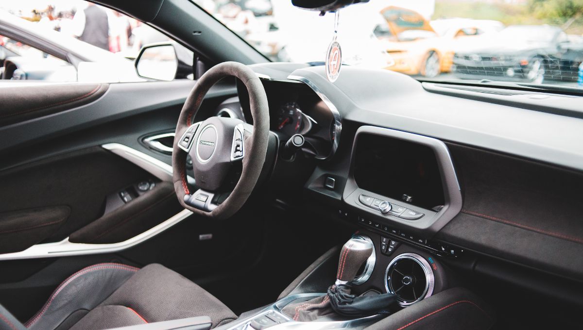 Aprende a crear un aromatizante casero para el auto con pocos materiales. Aprende a crear un aromatizante casero para el auto con pocos materiales. 