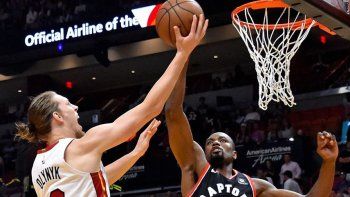 Miami Heat venció al campeón Toronto Raptors y le cortó una exitosa serie