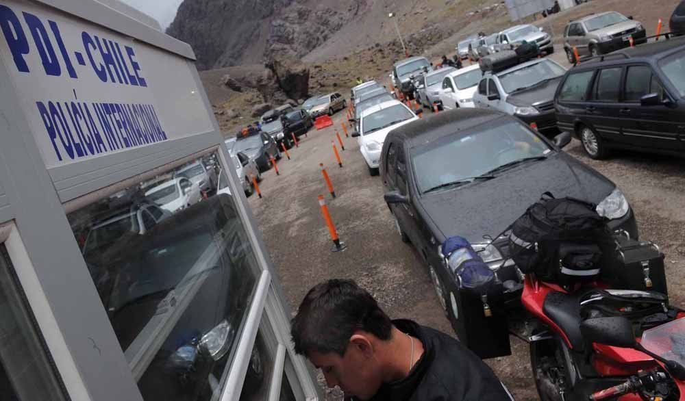 El fin de semana empezó con demoras para cruzar la cordillera