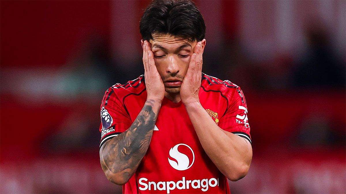 La insólita expulsión de Lisandro Martínez en su vuelta al Manchester United después de 62 días