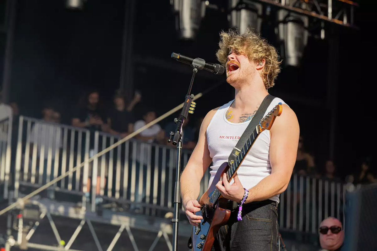 Jakob Nowell, es el hijo del legendario Bradley Nowell, líder de la banda Sublime. Jakob Nowell, es el hijo del legendario Bradley Nowell, líder de la banda Sublime.