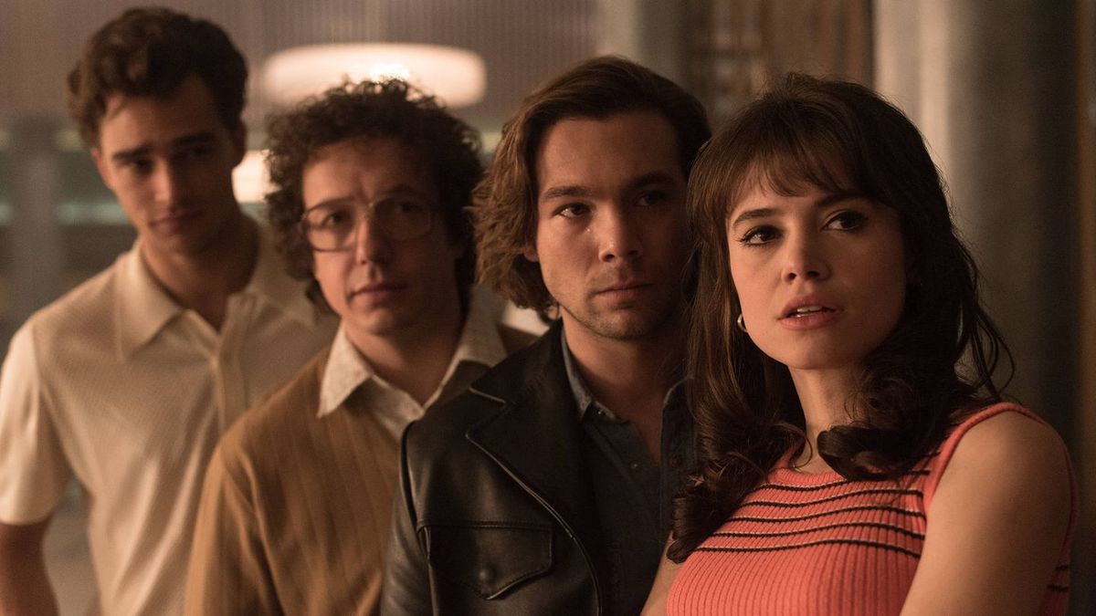 Los capítulos de 45 revoluciones duran menos de una hora. Los capítulos de 45 revoluciones duran menos de una hora.