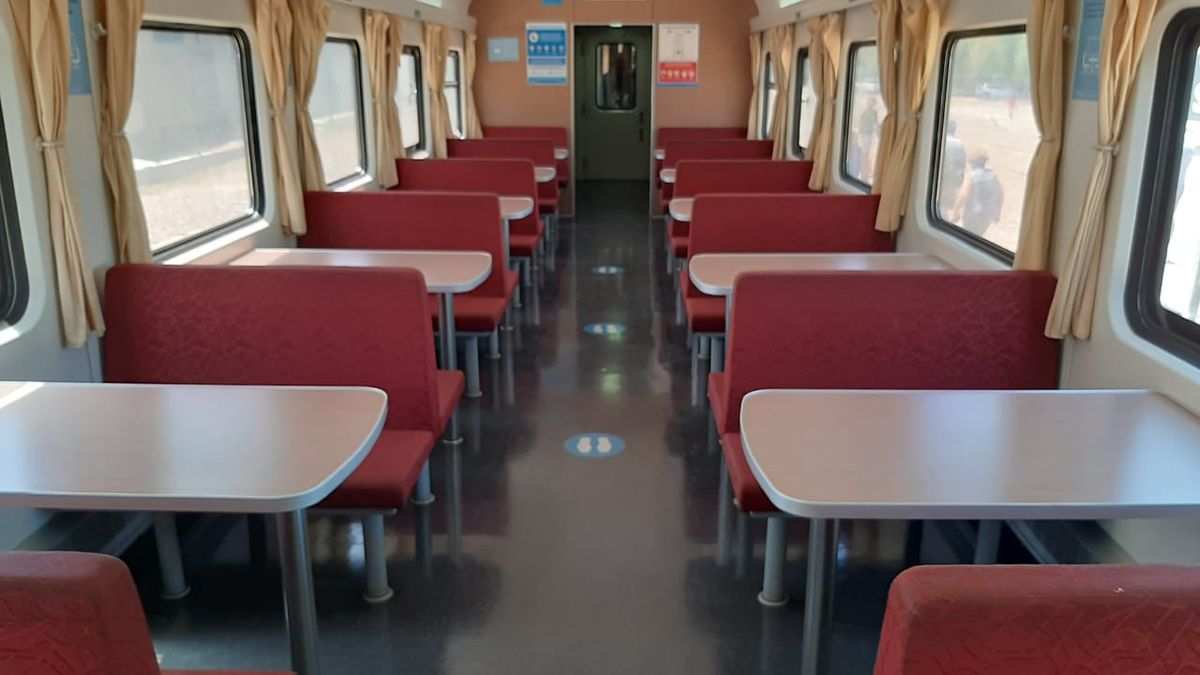 El coche comedor de la formación que transitó por los rieles mendocinos este miércoles.