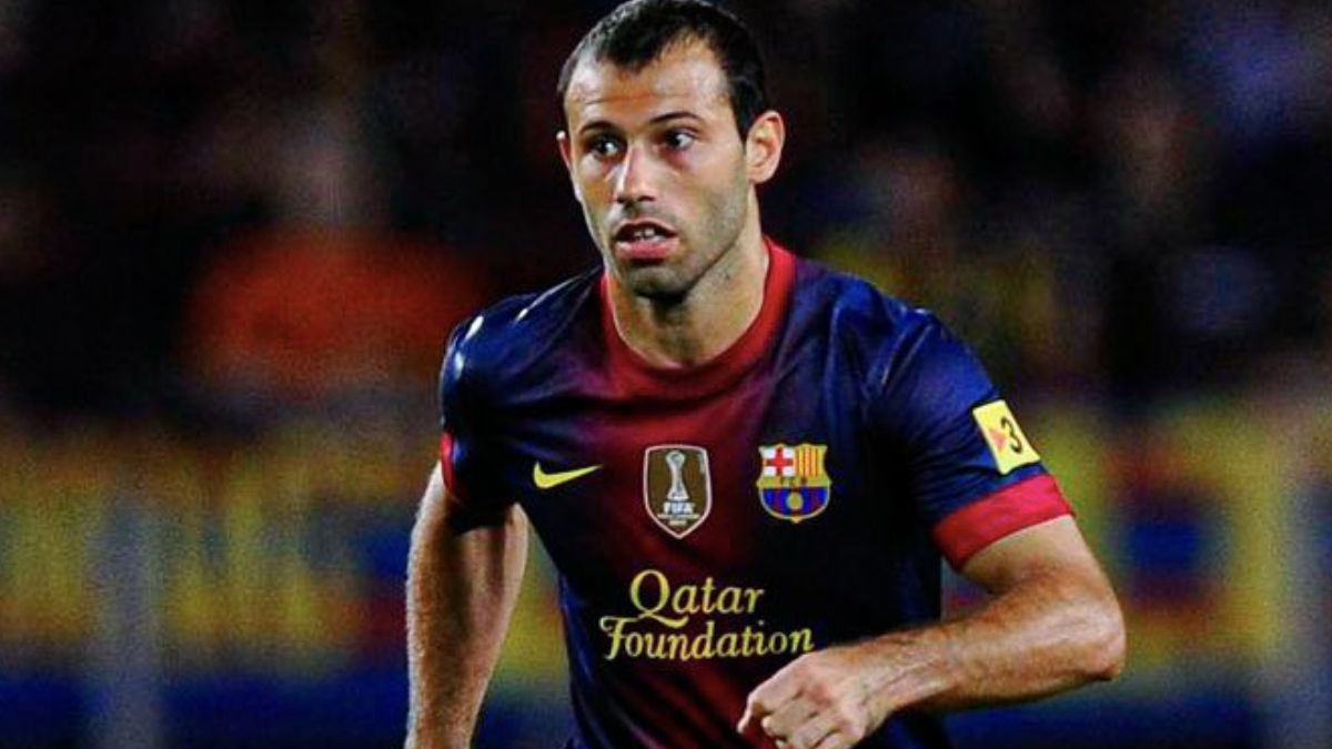 Mascherano jugando para el Barcelona en 2015.