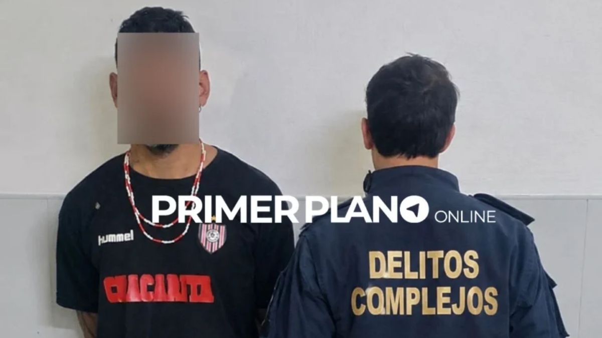 El hombre fue identificado y detenido tras el robo. El hombre fue identificado y detenido tras el robo.