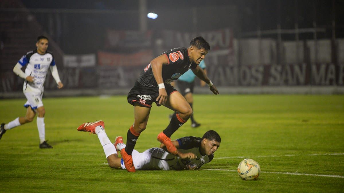 Atenas de Río IV dio el golpe y venció a Atlético San Martín. Foto: Martín Pravata