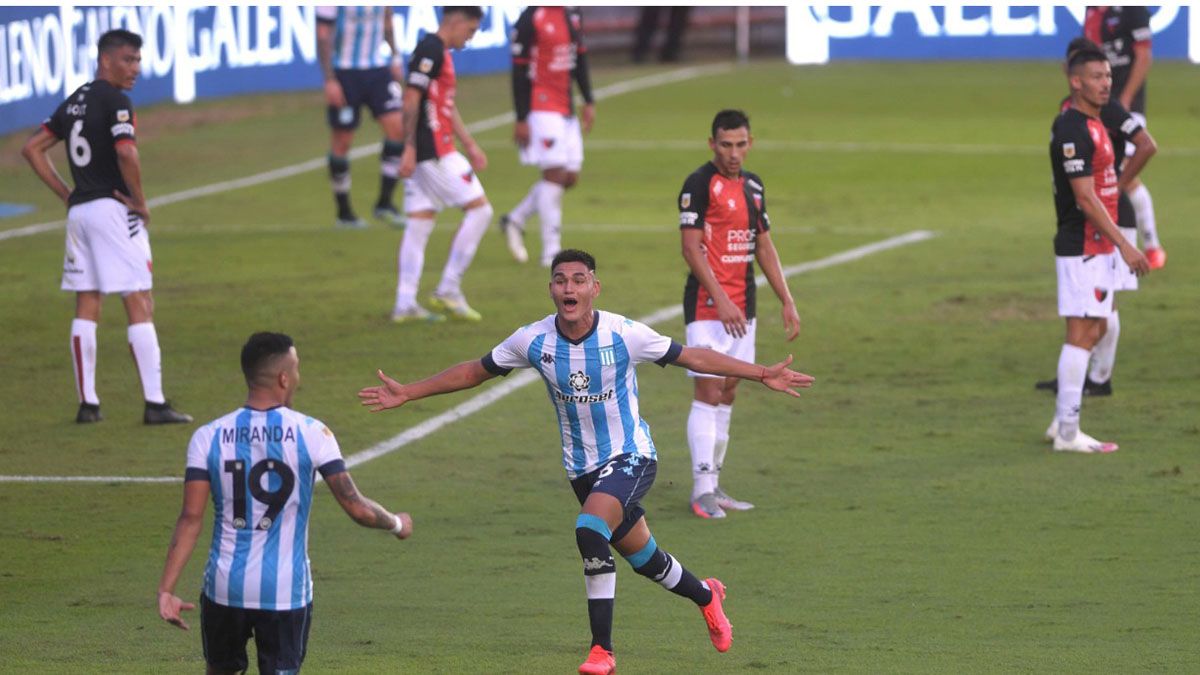 Racing le ganó sobre la hora a Colón de Santa Fe.