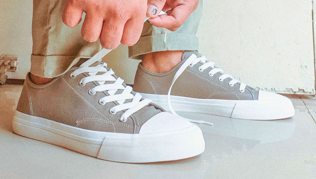 Las zapatillas duran más si las lavamos bien y las guardamos sin aplastar. Las zapatillas duran más si las lavamos bien y las guardamos sin aplastar. 