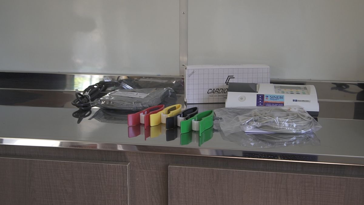 Además se hizo entrega de equipamiento médico. Además se hizo entrega de equipamiento médico.