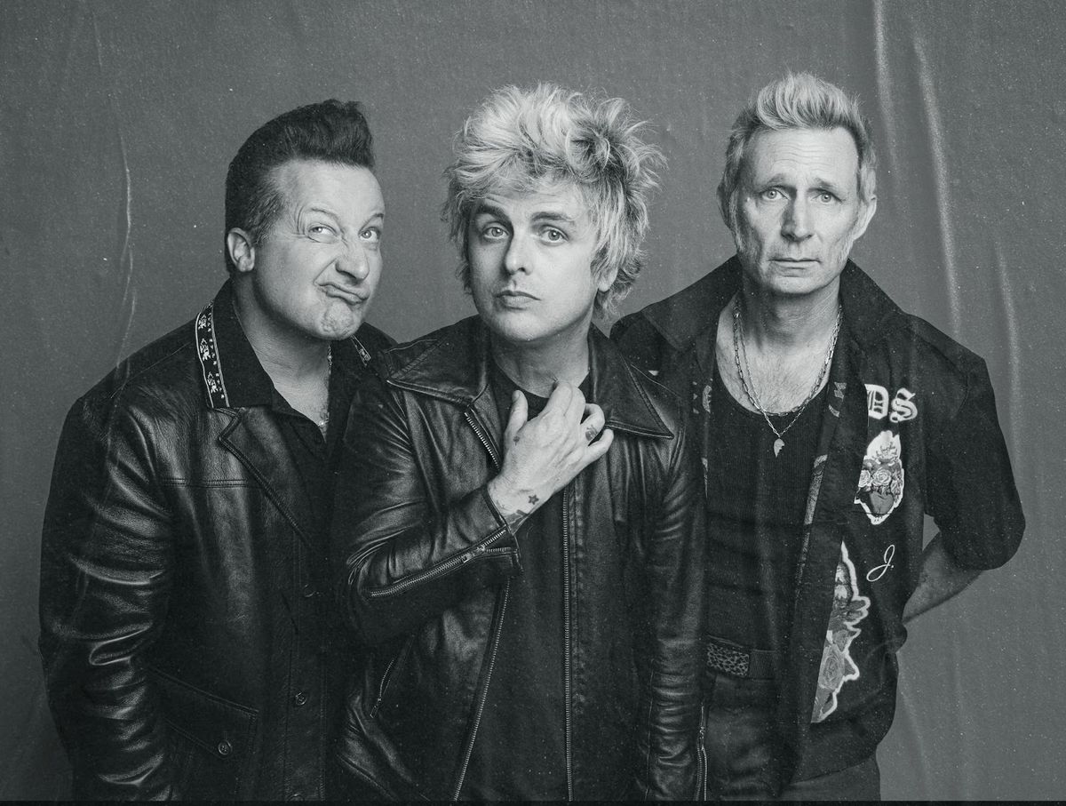 La canción Wake Me Up When September Ends se publicó en 2004. La canción Wake Me Up When September Ends se publicó en 2004. 