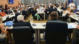 Cuatro mendocinos firmaron el dictamen de mayoría para el tratamiento del Presupuesto 2026. Cuatro mendocinos firmaron el dictamen de mayoría para el tratamiento del Presupuesto 2026.