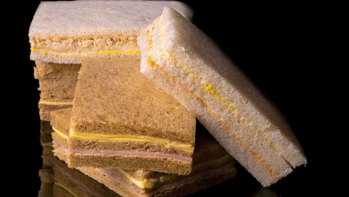 Su versión argentina, con jamón y queso o palmitos, es mucho más que una comida rápida: es una costumbre nacional. Su versión argentina, con jamón y queso o palmitos, es mucho más que una comida rápida: es una costumbre nacional.