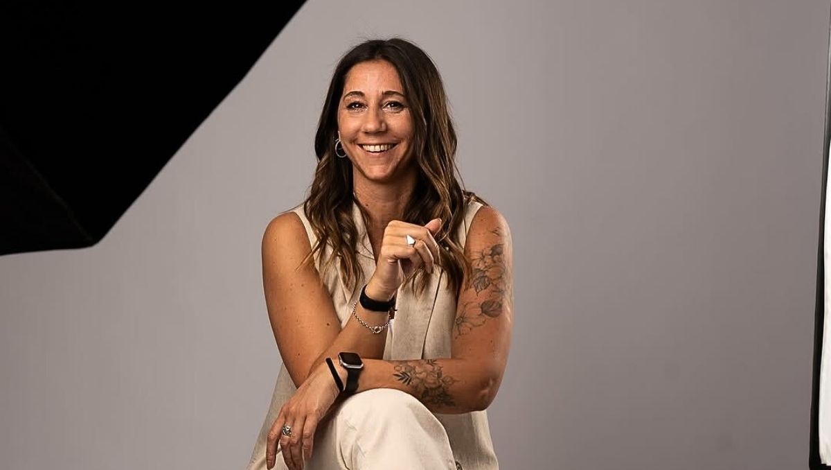 Elena Alonso, la gurú mendocina de las finanzas, posa para la producción de su primer libro. El fotógrafo Martín Orozco es quien estuvo detrás de la cámara. Elena Alonso, la gurú mendocina de las finanzas, posa para la producción de su primer libro. El fotógrafo Martín Orozco es quien estuvo detrás de la cámara.