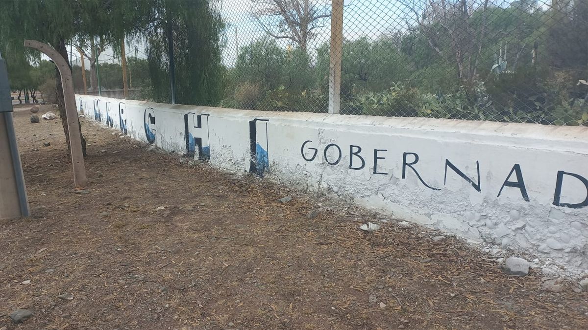 Pintada de la Unión Mendocina en el ex Zoo.