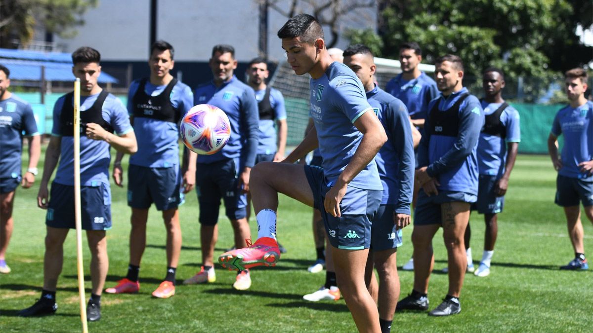 Racing espera que Boca tropiece en uno de los dos partidos que le restan, para tener chances de ser campeón de la Liga Profesional.