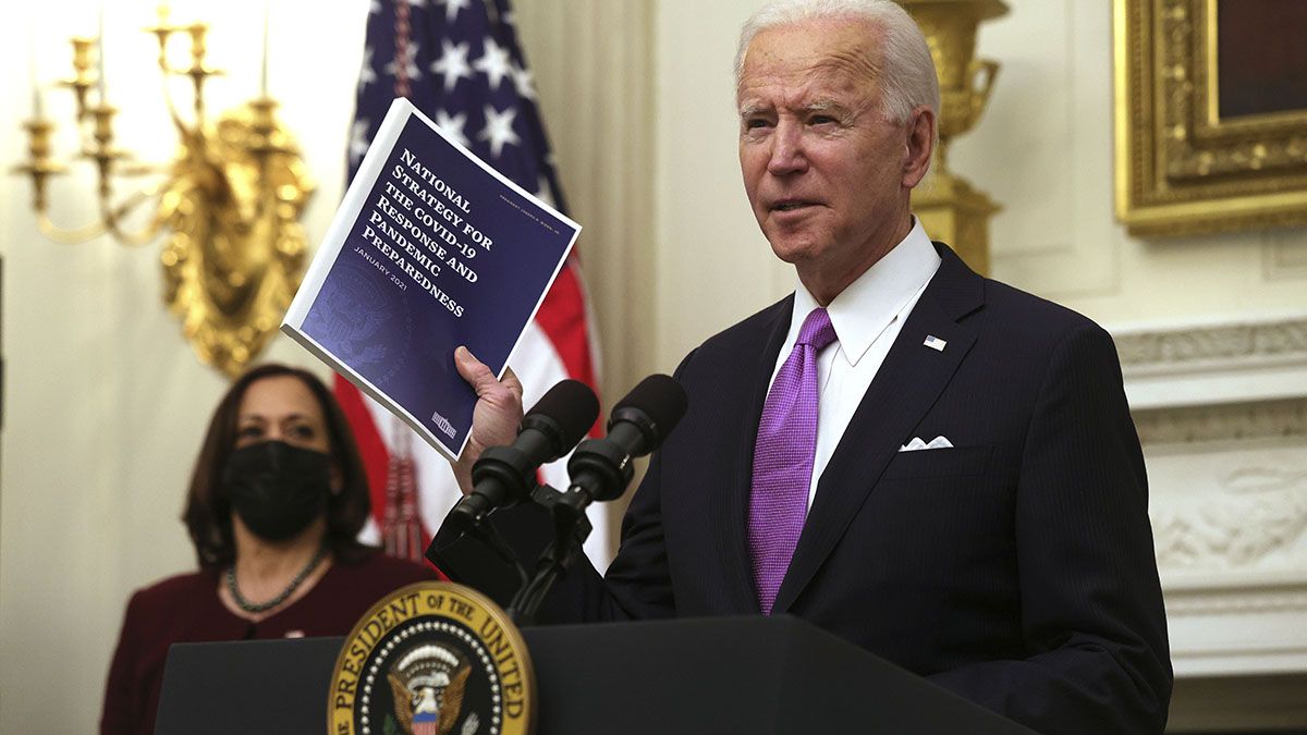 &nbsp;Joe Biden, presentó su plan para frenar la pandemia: más ayuda, coordinación y medidas preventiva como la cuarentena para turistas.