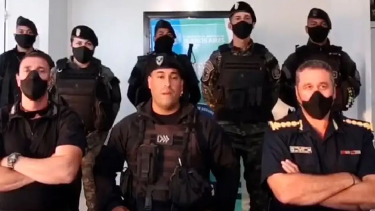 Los policías hicieron su descargo en un video.
