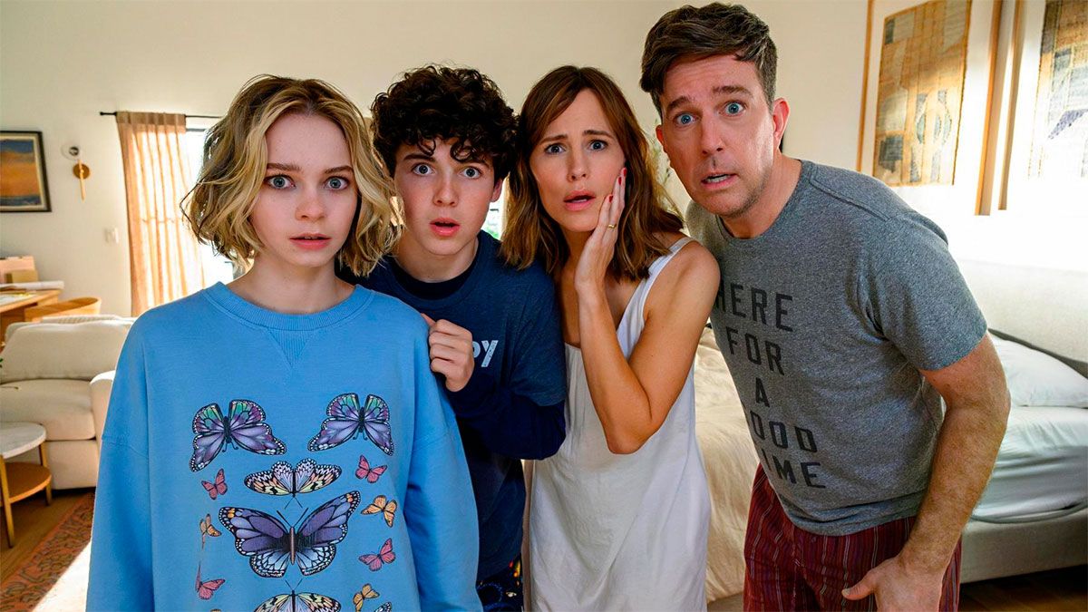 La nueva película de Netflix, Familia revuelta, es protagonizada por Myers, Brady Noon, Jennifer Garner y Ed Helms. La nueva película de Netflix, Familia revuelta, es protagonizada por Myers, Brady Noon, Jennifer Garner y Ed Helms.