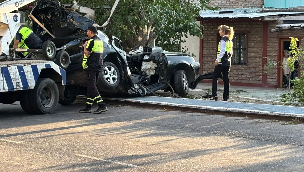 Dos de las víctimas fatales del accidente en Godoy Cruz son hermanos de 15 y 18 años. Los otros dos son amigos tenían 17 años.