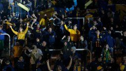 Hinchas de Central atacaron el micro de Boca: Parece que vamos a una guerra