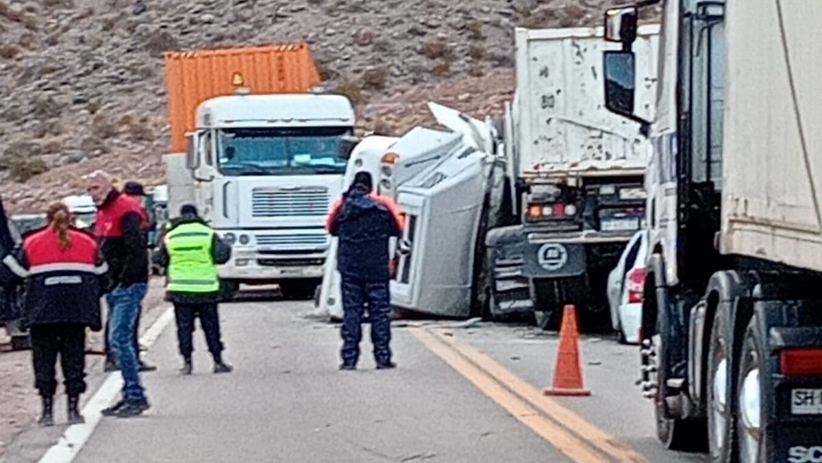 Un camionero y el conductor de un auto fueron las víctimas fatales del accidente en la ruta hacia Chile.