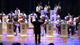 La orquesta de Guitarras de Tito Francia