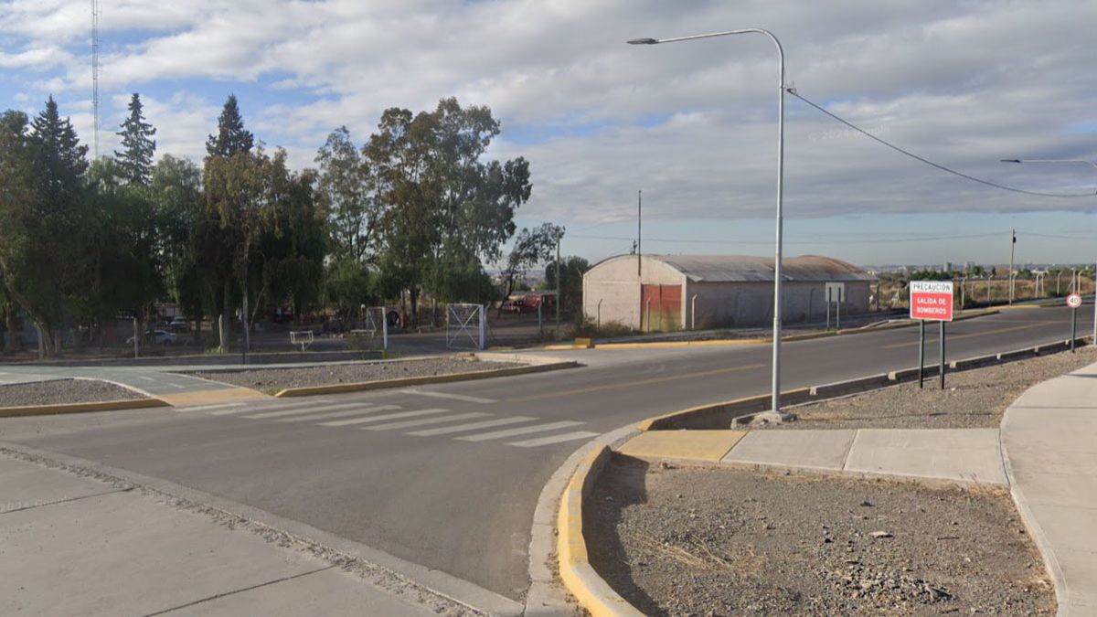 Cuatro bomberos del cuartel de Voluntarios de Las Heras fueron víctimas de un robo durante la madrugada de este viernes.