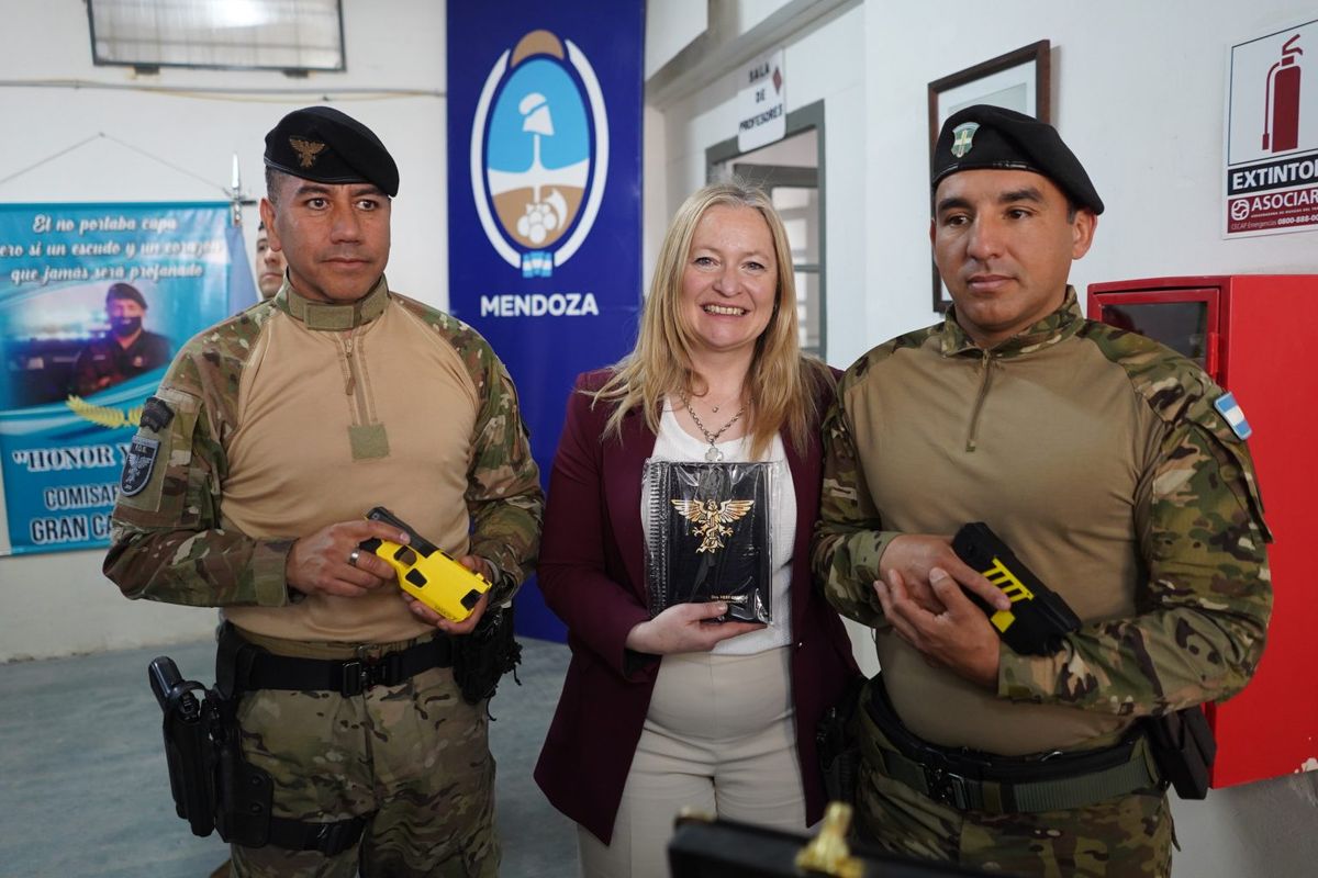 La vicegobernadora Hebe Casado estuvo presente en el primer día de las capacitaciones a los preventores de Ciudad para el uso de las pistolas Taser. La vicegobernadora Hebe Casado estuvo presente en el primer día de las capacitaciones a los preventores de Ciudad para el uso de las pistolas Taser.