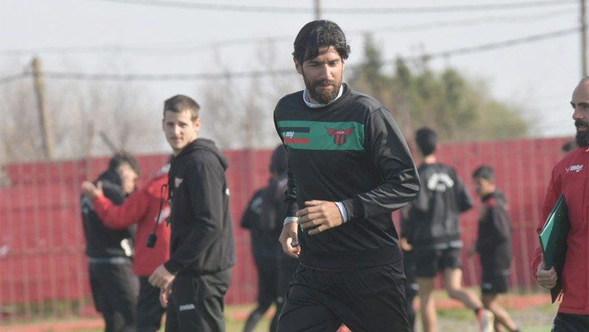 El Loco Abreu se entrenó con su nuevo club, el número 29 de su carrera