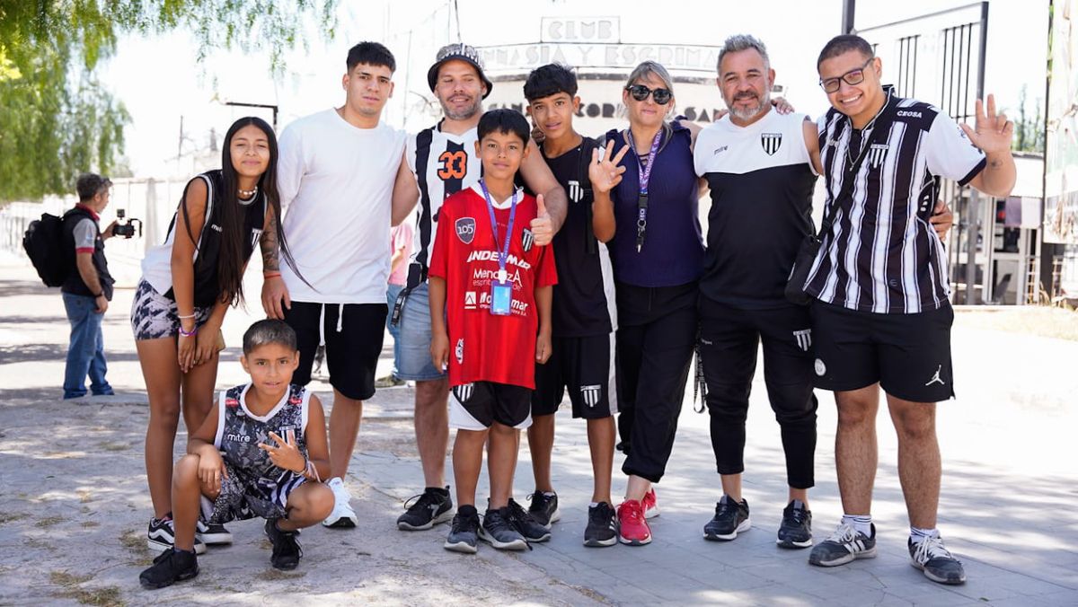 Los hinchas de Gimnasia y Esgrima viajarán en gran número a Córdoba a presenciar la final ante San Martín de San Juan. Los hinchas de Gimnasia y Esgrima viajarán en gran número a Córdoba a presenciar la final ante San Martín de San Juan.