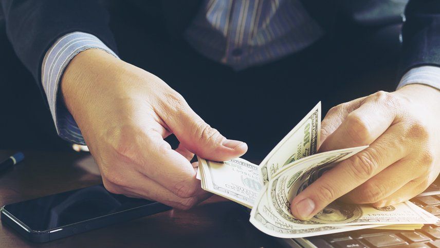 El dólar blue cerró estable y el solidario cortó con la racha alcista