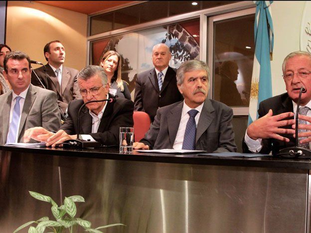 Pérez firmó el acuerdo de alineación a la política minera de la Nación