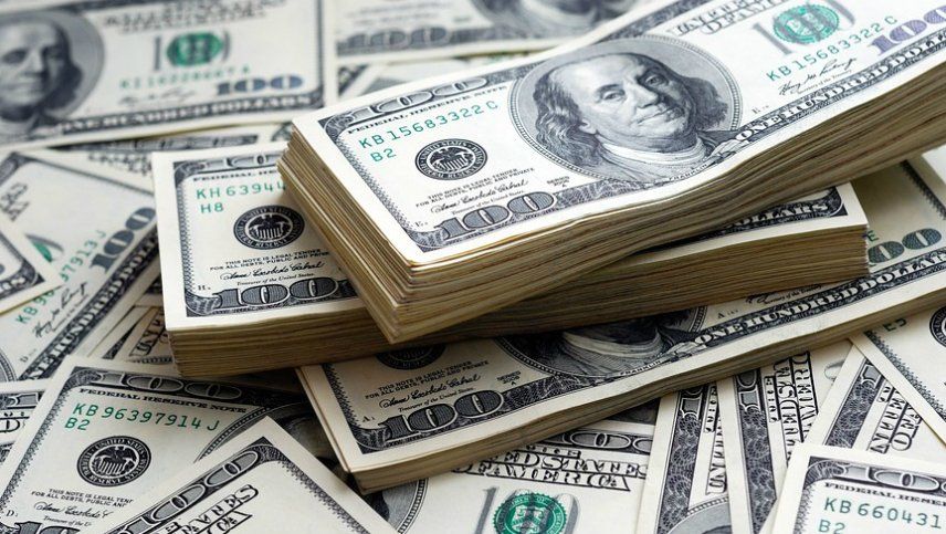 Los bancos advierten a sus clientes por transferencias en dólares inusuales