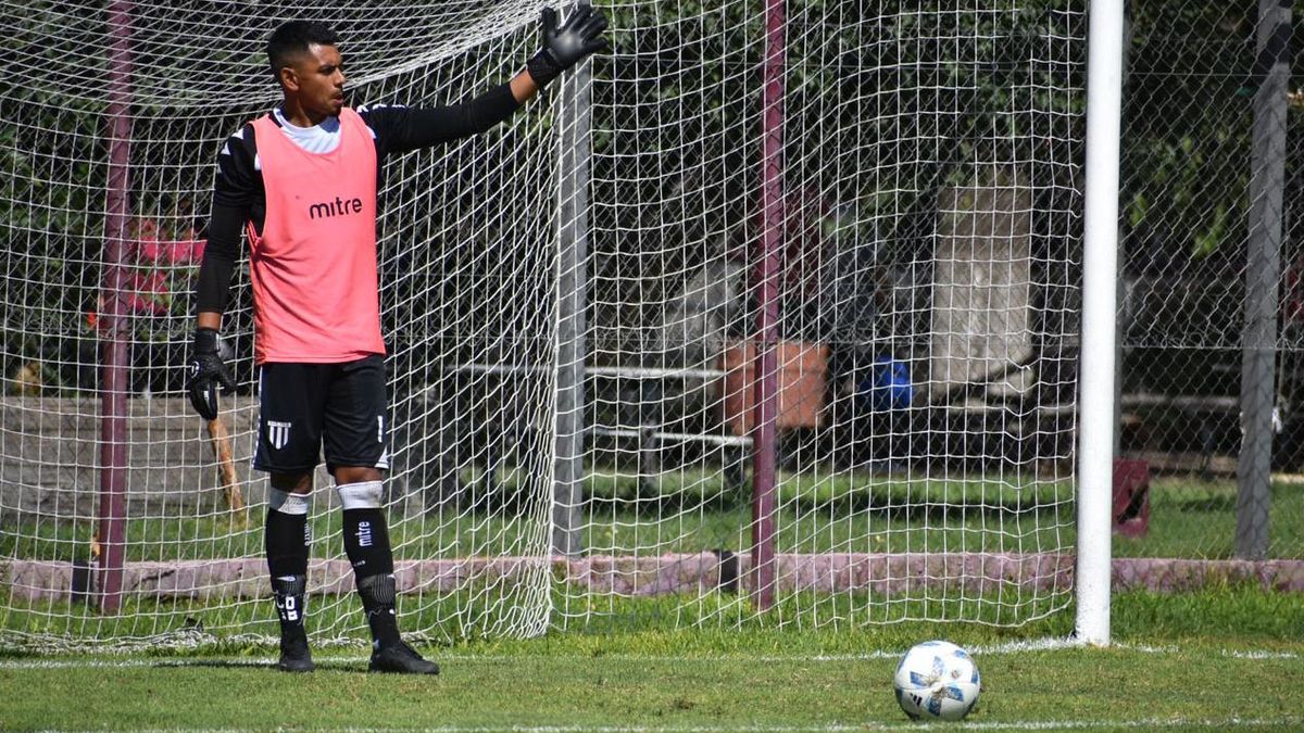 Luis Ojeda es el arquero de Gimnasia y Esgrima. Luis Ojeda es el arquero de Gimnasia y Esgrima.