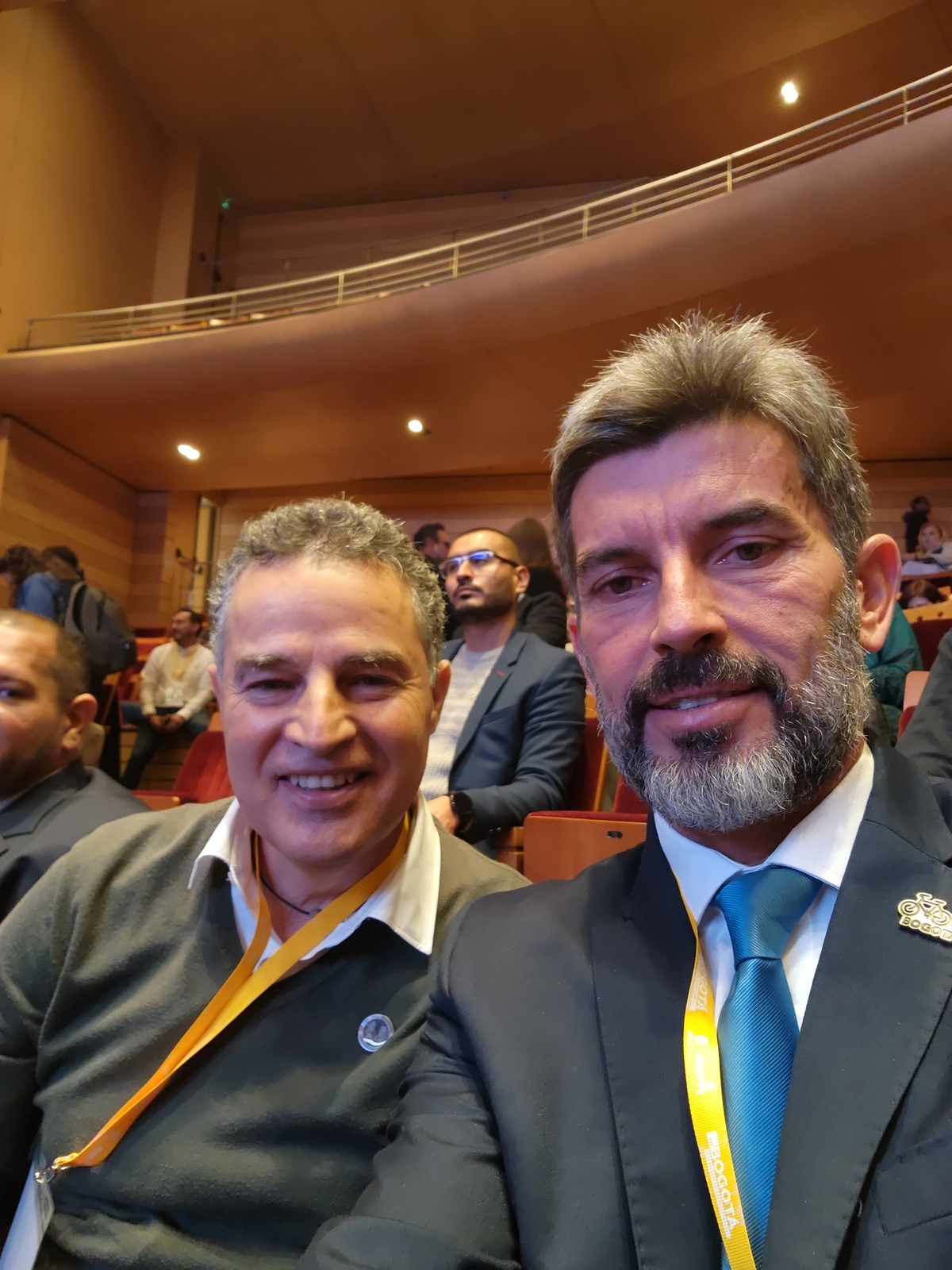 Suarez junto a Aníbal Gaviria Correa, gobernador del departamento de Antioquia, en Colombia.