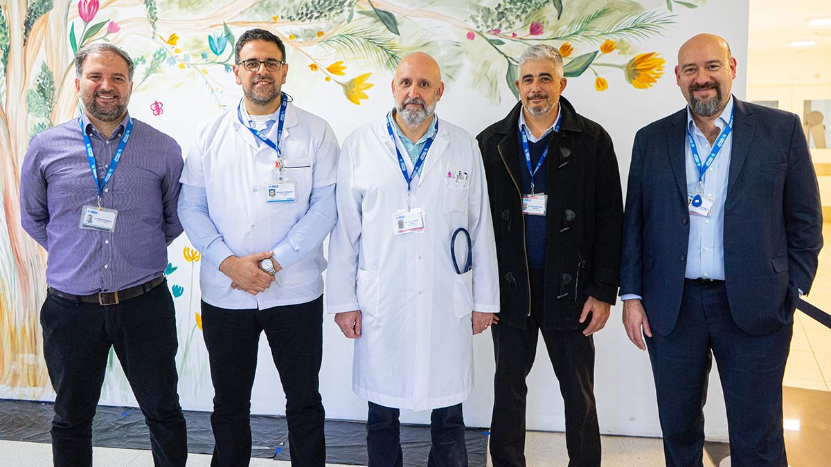 Representantes institucionales de Hospital Privado y parte del cuerpo médico del servicio de trasplantes.