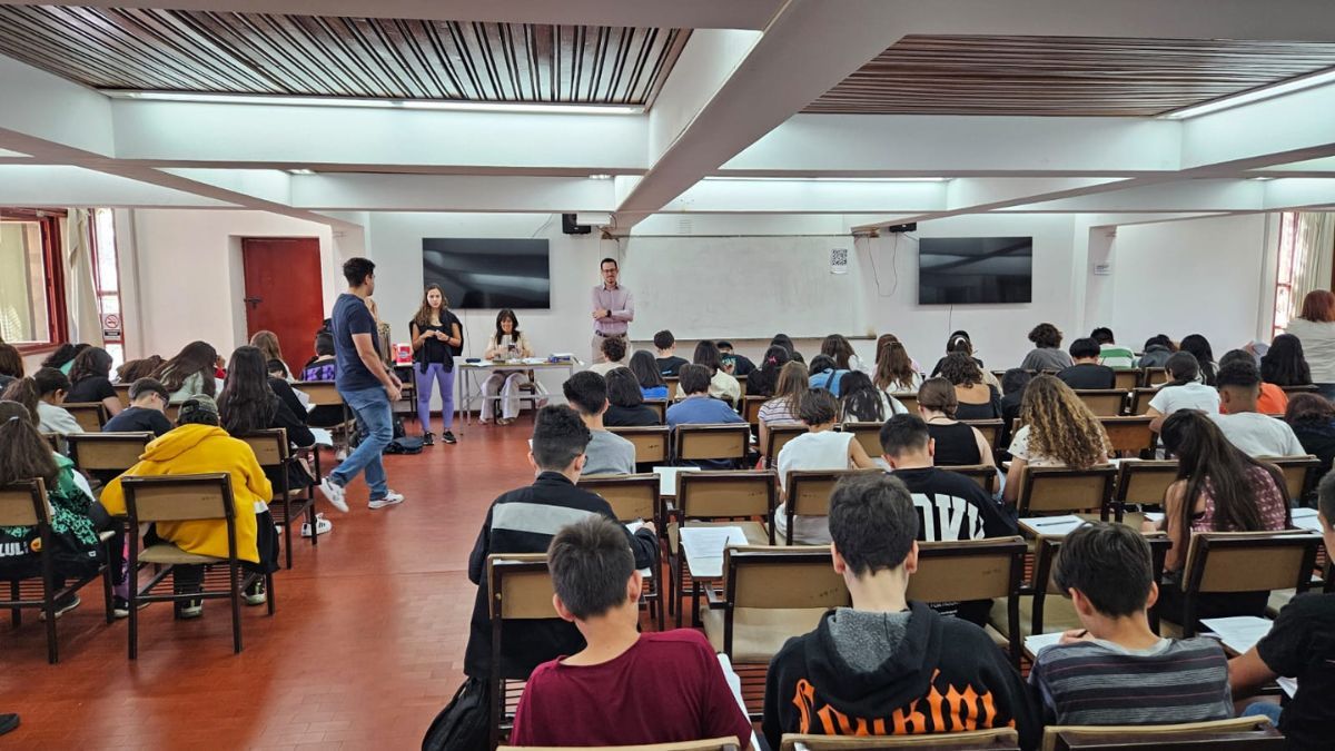 Los chicos rindieron en 64 aulas distribuidas en los colegios y en algunas facultades de la UNCuyo Los chicos rindieron en 64 aulas distribuidas en los colegios y en algunas facultades de la UNCuyo