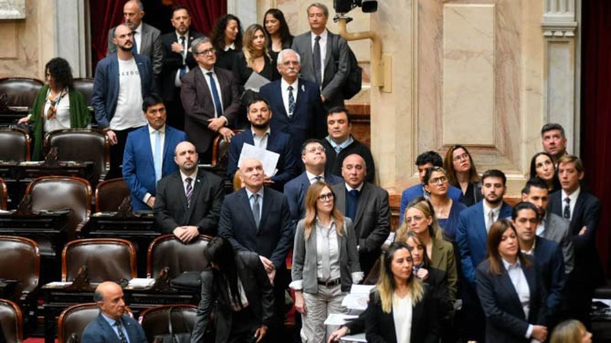 Caras largas en los diputados del mileísmo. Caras largas en los diputados del mileísmo.