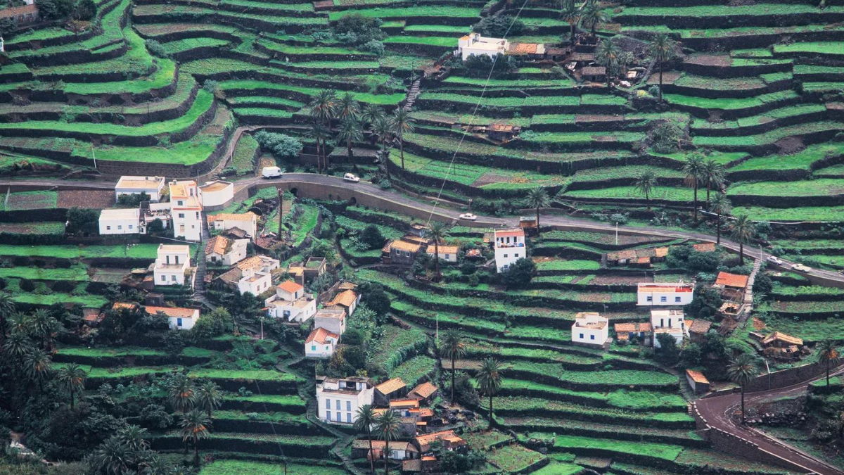El encantador y enigmático pueblo de las Canarias que tiene bonitas playas que puedes visitar todo el año.