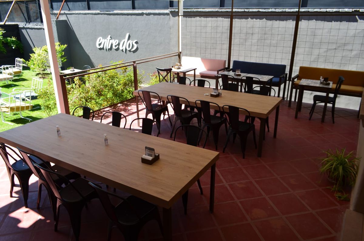 La firma de alfajores Entre Dos abre el primer café oculto de Mendoza