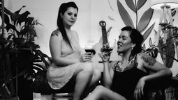 Bree Fernández y Tatiana Rojas, las voces de Dos Copas.&nbsp;