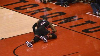 Scola sigue sin jugar, pero los Raptors igualaron la serie con Miami