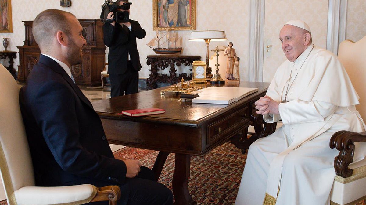 Martín Guzmán y el Papa en una reunión anterior.