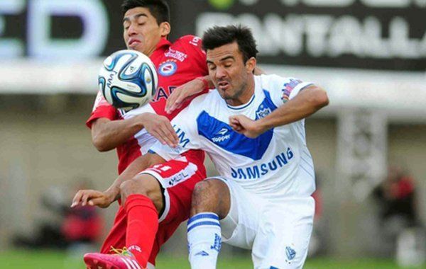 En la agonía del partido, Argentinos venció a Vélez y todavía sueña