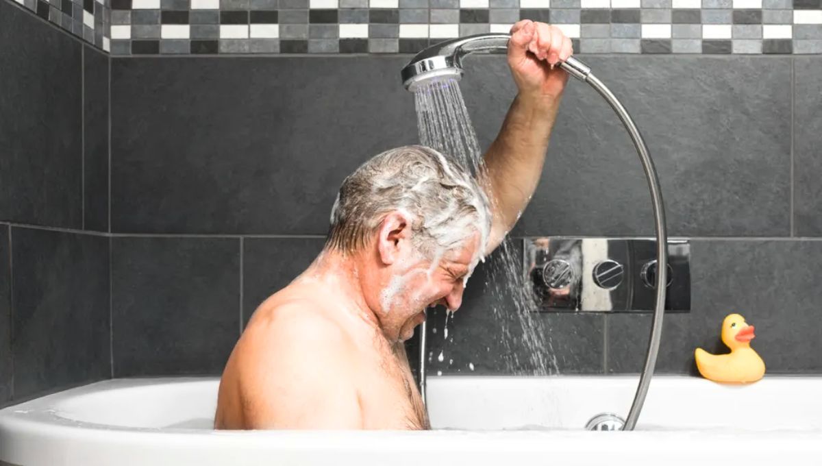 Los adultos mayores no deben ducharse todos los días